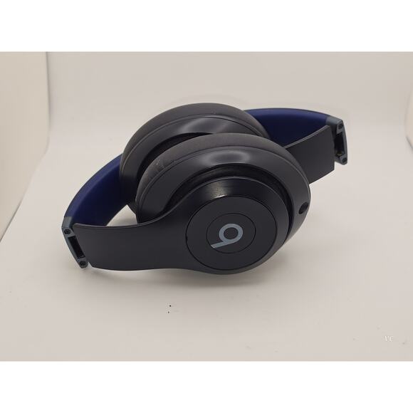 Beats Studio Pro Wireless Bluetooth Headphones – Great Condition – Black/Blue - Picture 3 of 5